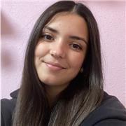 Terminando de cursar segundo de bachillerato, con conocimientos sobre las materias básicas, además de física, matemáticas y biologia. Sin experiencia como profesora oficial. Dispuesta a dar clases telemáticas o presenciales